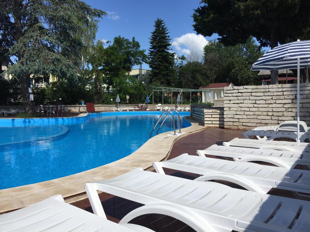 Bisser Hotel - Free Parking - Free Pool Access Балчик Экстерьер фото