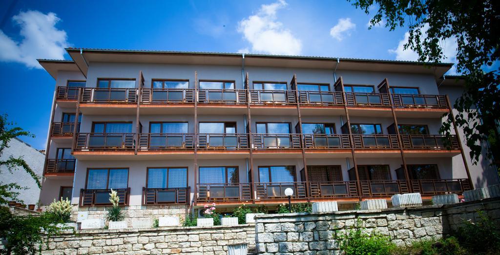 Bisser Hotel - Free Parking - Free Pool Access Балчик Экстерьер фото