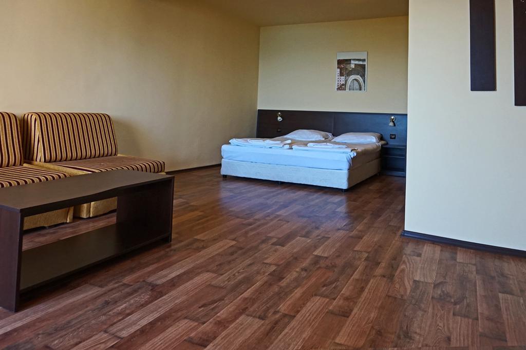 Bisser Hotel - Free Parking - Free Pool Access Балчик Экстерьер фото